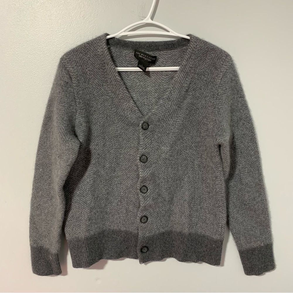 The men’s store Bloomingdale’s 100% cashmere button-up knitted grey cardigan